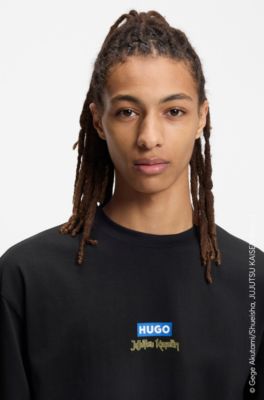 Camiseta HUGO x Jujutsu Kaisen con estampado de Yuji, Megumi y Kento, Negro