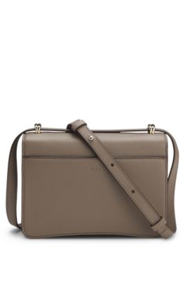 Sac port&eacute; crois&eacute; en cuir &agrave; monogrammes Double&nbsp;B, Brun chin&eacute;