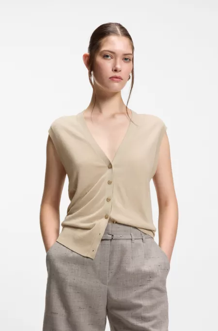 Knitted vest with merino wool