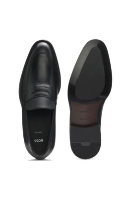 Mocasines de piel con leng&uuml;eta con textura, Negro