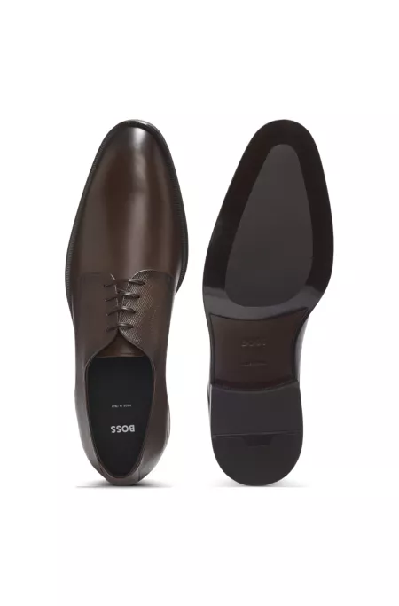 Derby shoes in textured and smooth leather