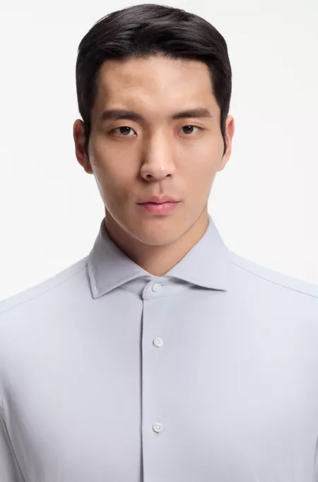 Slim-fit shirt in a wrinkle-resistant cotton blend