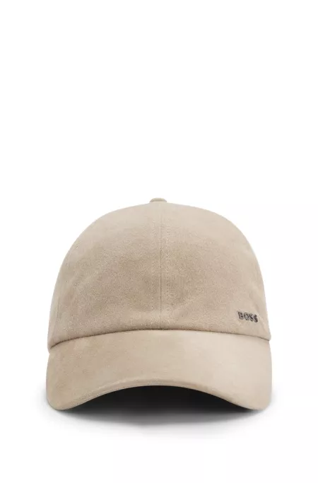 Suede cap with metal logo rivet