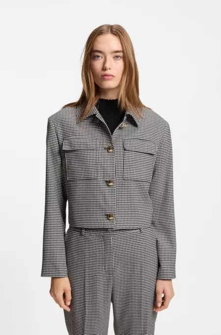 Relaxed-fit blazer with cropped length