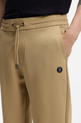 Pantalones de ch&aacute;ndal de algod&oacute;n con insignia con monograma Double&nbsp;B, Caqui