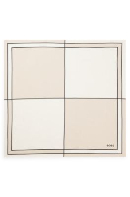 Pa&ntilde;uelo estampado en seda con monogramas Double B, Beige claro