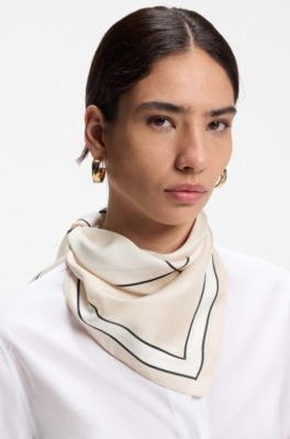 Pa&ntilde;uelo estampado en seda con monogramas Double B, Beige claro
