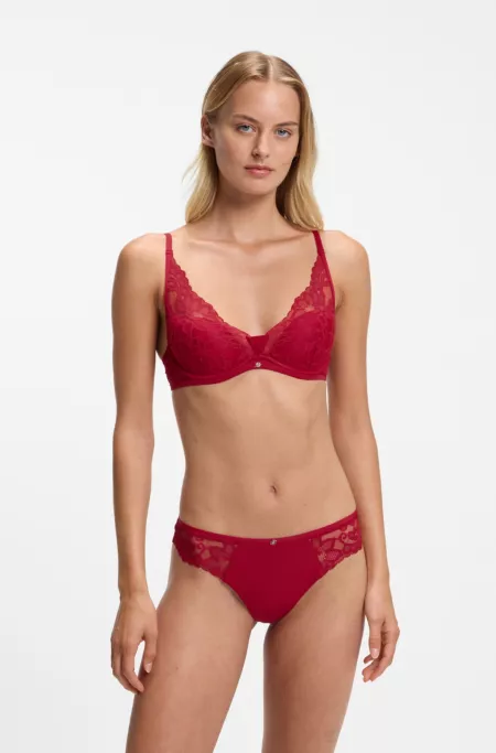 Underwire bra with lace trim
