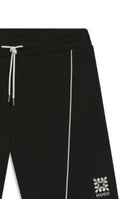 Shorts de algod&oacute;n con ilustraci&oacute;n de logo bordado, Negro