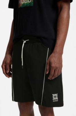 Shorts de algod&oacute;n con ilustraci&oacute;n de logo bordado, Negro