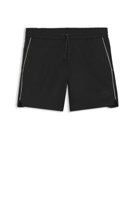 Contrast-piping shorts with water-repellent finish