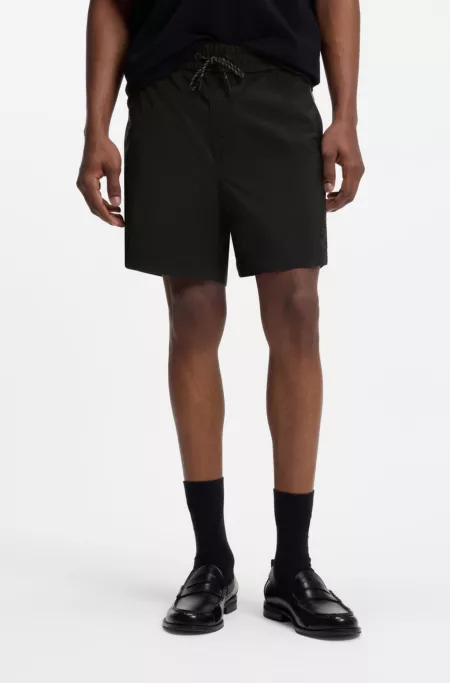 Contrast-piping shorts with water-repellent finish