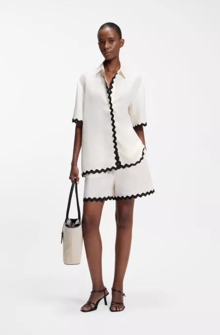 Relaxed-fit shorts with zigzag tape