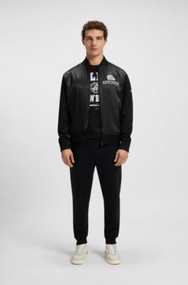 Chaqueta bomber BOSS x DALLAS COWBOYS con gr&aacute;fico de casco, Negro