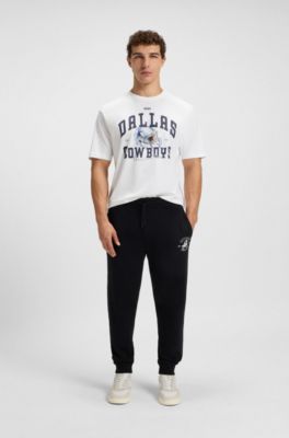 Camiseta BOSS x DALLAS COWBOYS con gr&aacute;fico de casco, Blanco