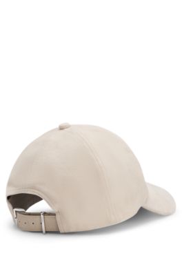 Casquette en cuir su&eacute;d&eacute; avec rivet logot&eacute;, Beige clair