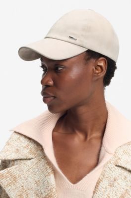 Logo-rivet cap in suede, Light Beige