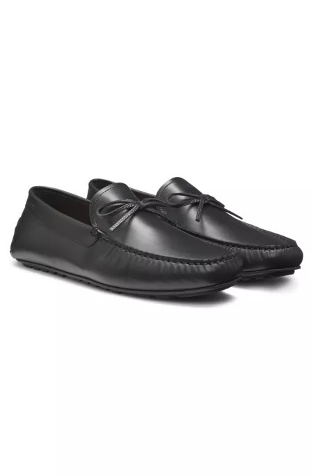 Bow-trim driver moccasins in leather