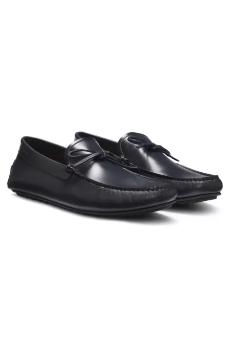 Bow-trim driver moccasins in leather