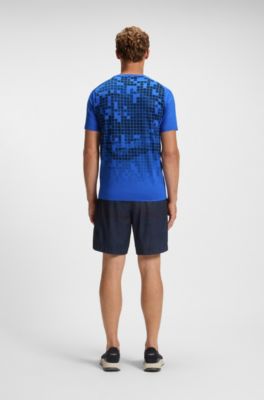 Camiseta slim fit deportiva en malla el&aacute;stica estampada, Azul
