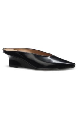 Mules de piel con tac&oacute;n de cu&ntilde;a, Negro