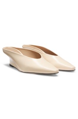 Mules de piel con tac&oacute;n de cu&ntilde;a, Blanco