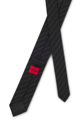Corbata con rayas diagonales, Negro