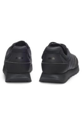 Deportivas de ca&ntilde;a baja con monograma en los empeines, Negro