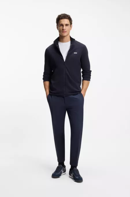 Low-top trainers with structured trims