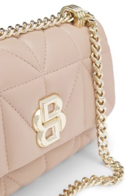 Petit sac &agrave; bandouli&egrave;re matelass&eacute; avec monogramme Double B, Rouge clair