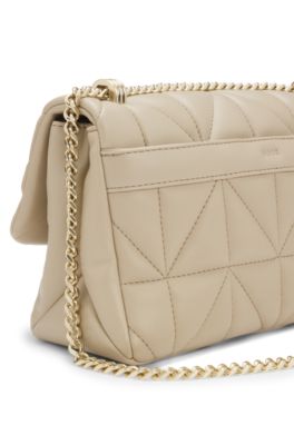 Sac &agrave; bandouli&egrave;re matelass&eacute; avec monogramme Double B, Beige clair