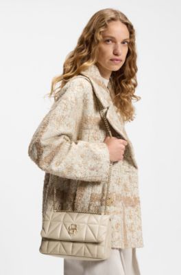 Bolso bandolera guateado con monograma Double&nbsp;B, Beige claro