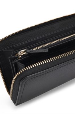Zippered wallet in grained leather with metallic logo lettering, Black