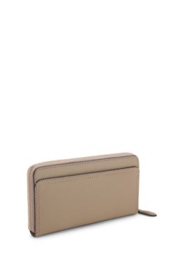 Zippered wallet in grained leather with metallic logo lettering, Brown