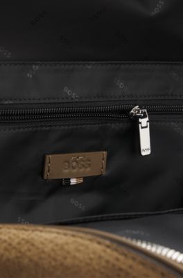 Mochila de ante con monograma grabado, Caqui