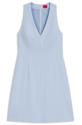 Vestido con cuello en pico y detalles de costuras, Celeste