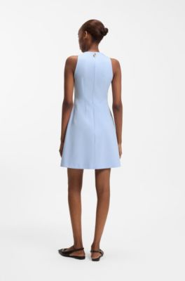 Vestido con cuello en pico y detalles de costuras, Celeste