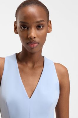 Vestido con cuello en pico y detalles de costuras, Celeste