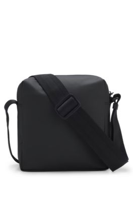 Sac reporter en similicuir avec d&eacute;tails r&eacute;fl&eacute;chissants, Noir