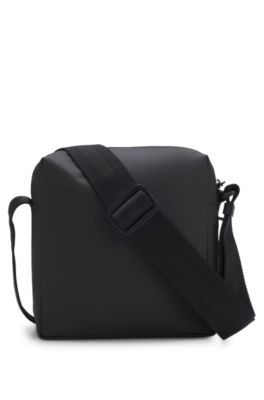 Bolso mensajero de piel sint&eacute;tica con detalles reflectantes, Negro