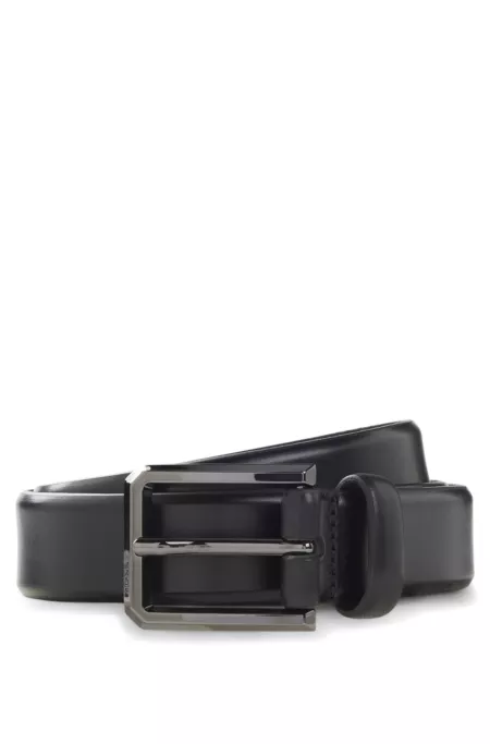 Smooth leather belt with engraved gunmetal buckle