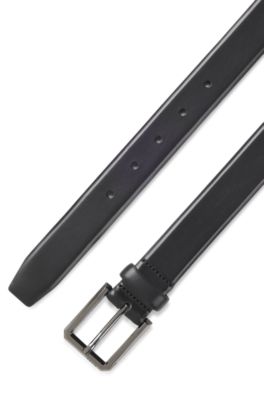 Cintur&oacute;n de piel lisa con hebilla de bronce industrial grabada, Negro