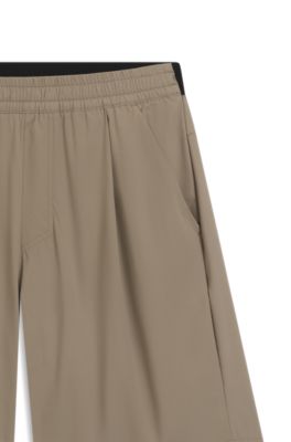 Water-repellent shorts in micro-waffle fabric, Light Green