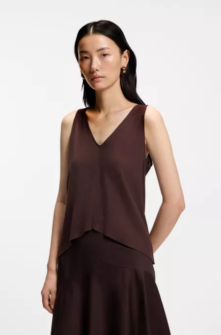 Cotton-linen top with V neckline