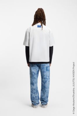 Chemise coupe d&eacute;contract&eacute;e HUGO x Jujutsu Kaisen avec imprim&eacute; de personnage, Blanc