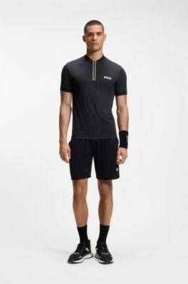 Polo slim fit en punto con detalles anat&oacute;micos y cuello con cremallera, Negro