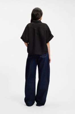 Blusa regular fit con pu&ntilde;os enrollados, Negro