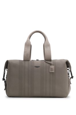 Sac de voyage en maille avec finitions en cuir su&eacute;d&eacute; BOSS x ASTON MARTIN, Gris chin&eacute;