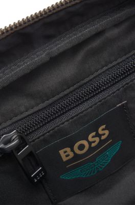 Bolso cruzado BOSS x ASTON MARTIN de punto con ribetes de ante, Gris claro