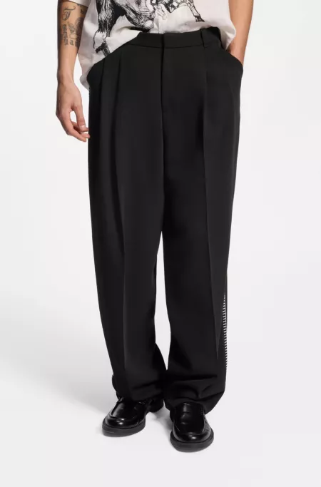 Pleat-front pants with whipstitch details
